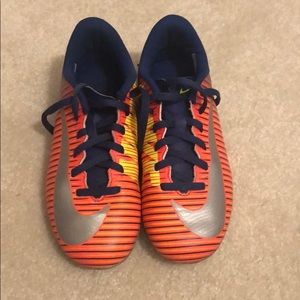 Boys Nike Soccer Cleats- size 2